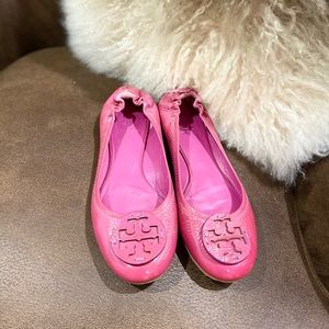 Tory Burch Ballet flats , Magenta Patent leather. Scrunch flat